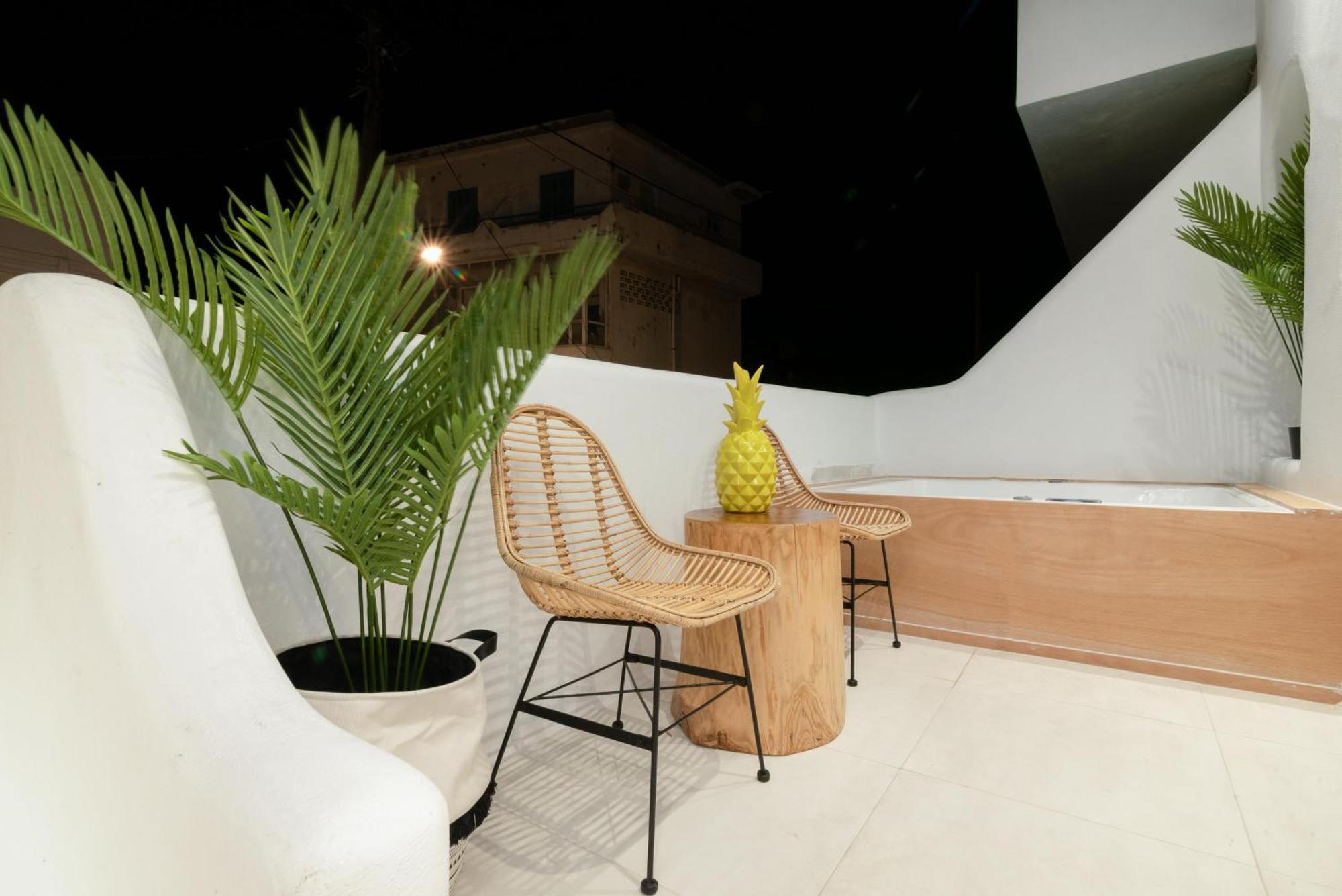 Portara Seaside Luxury Suites Naxos City Exterior photo